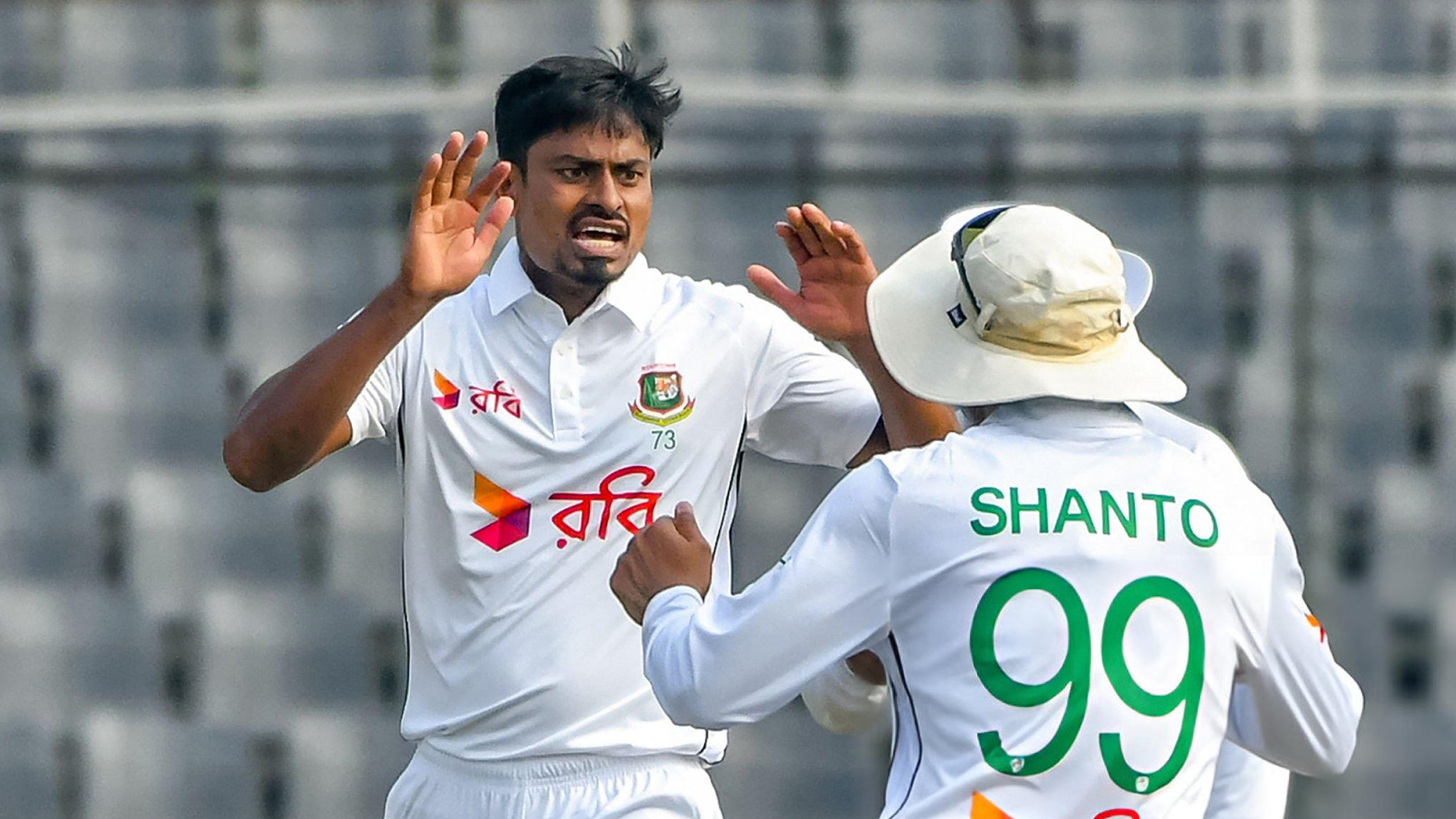 ওয়াসিম আকরাম-চামিন্দা ভাসকে ছাড়িয়ে গেলেন তাইজুল